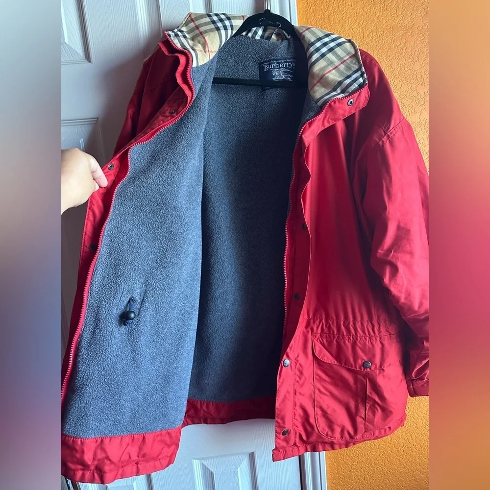 Burberry elegant red